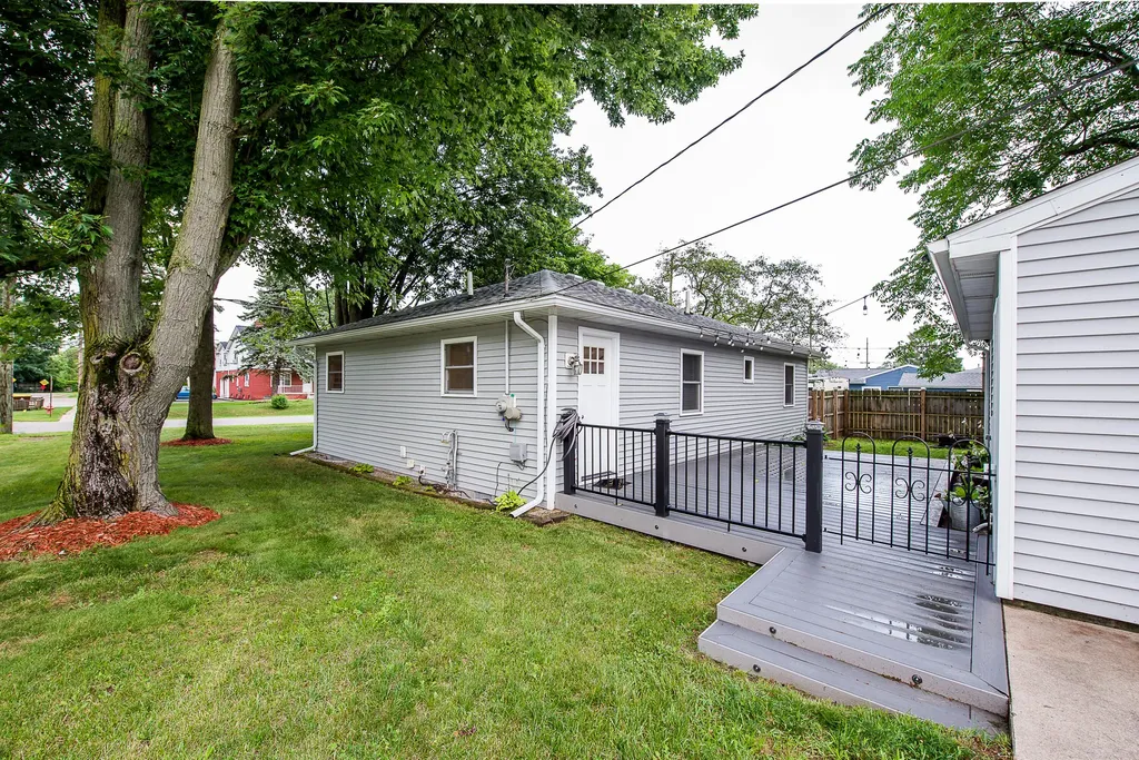 245 Mann Street Putnam Township MI 48169