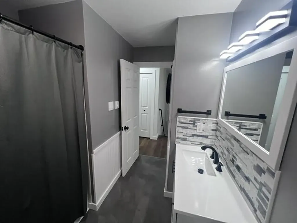 4733 S Pennsylvania Avenue Lansing City MI 48910