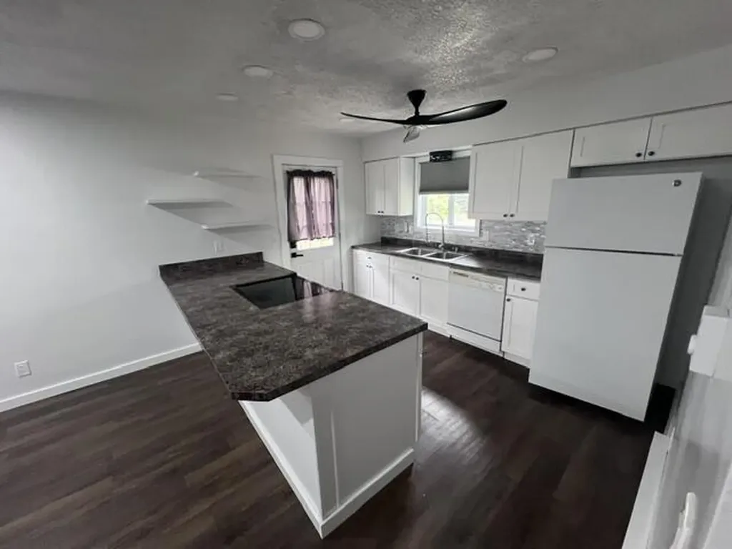4733 S Pennsylvania Avenue Lansing City MI 48910