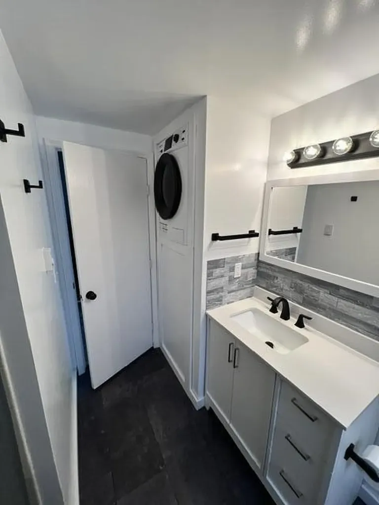 4733 S Pennsylvania Avenue Lansing City MI 48910