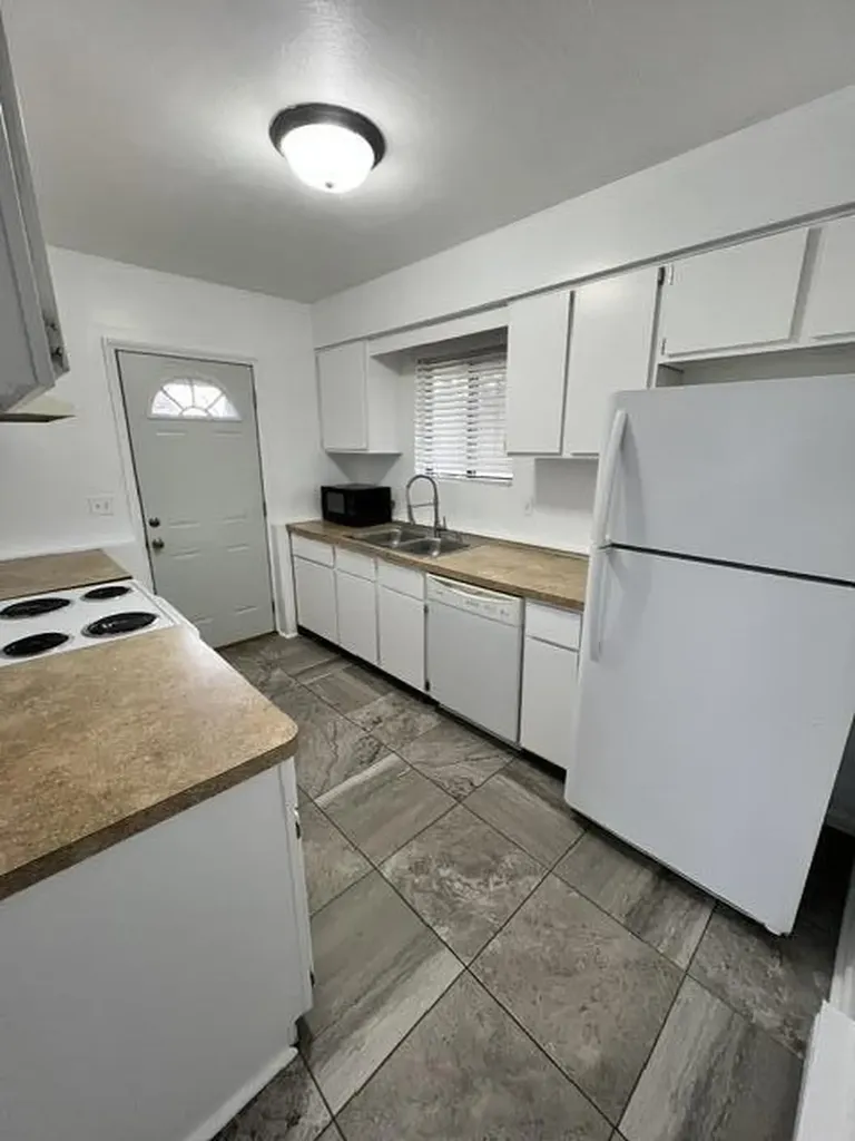 4733 S Pennsylvania Avenue Lansing City MI 48910