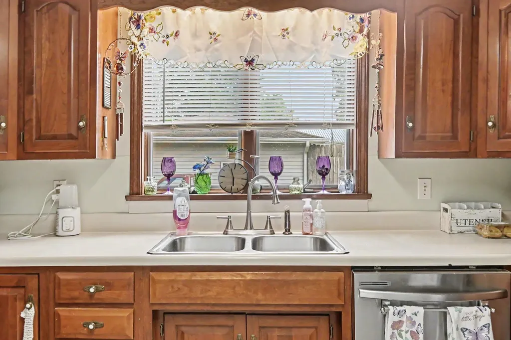 459 Evans Street Jonesville City MI 49250