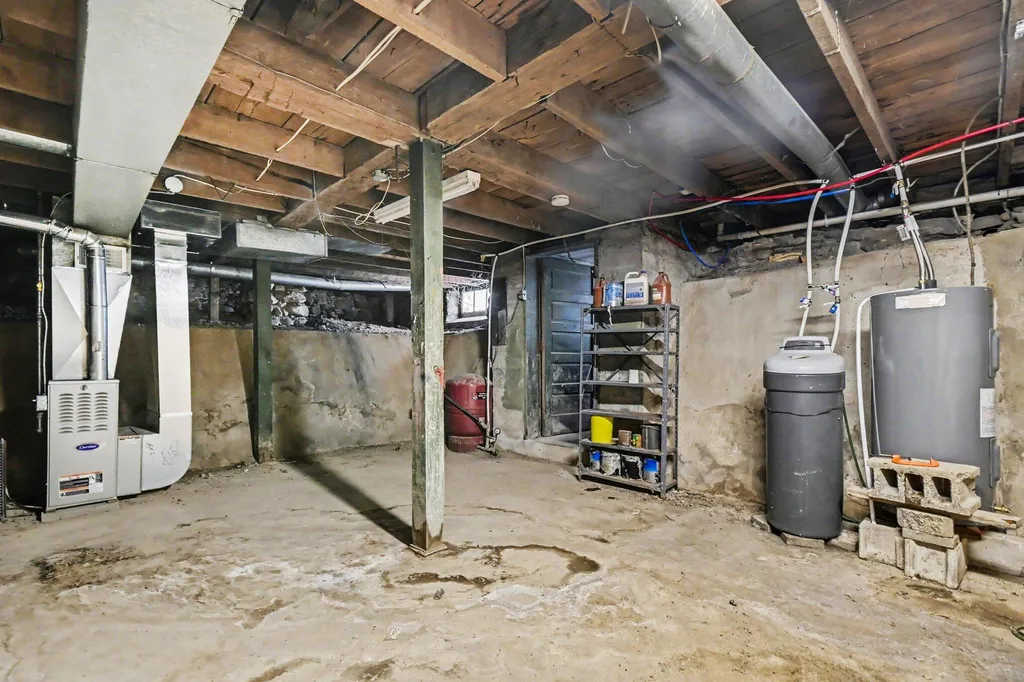 11908 N Meridian Road N Henrietta Township MI 49272