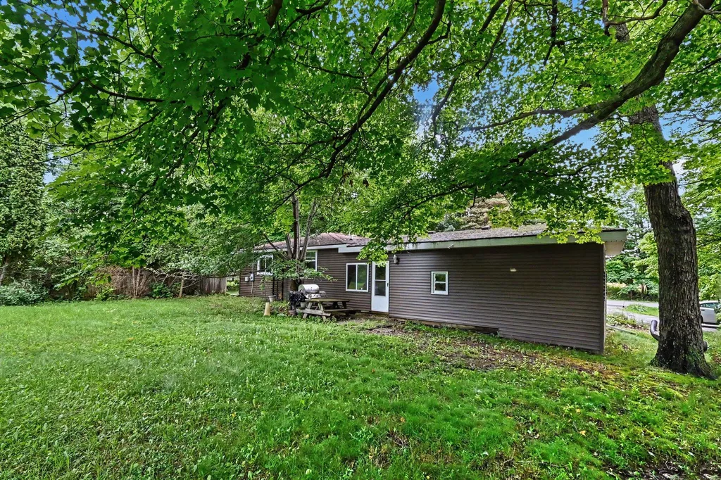 11908 N Meridian Road N Henrietta Township MI 49272