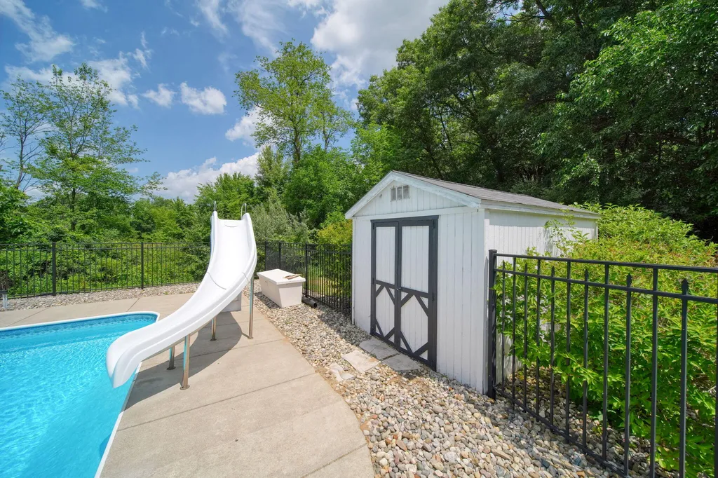 4735 Kalmbach Road Sylvan Township MI 48118