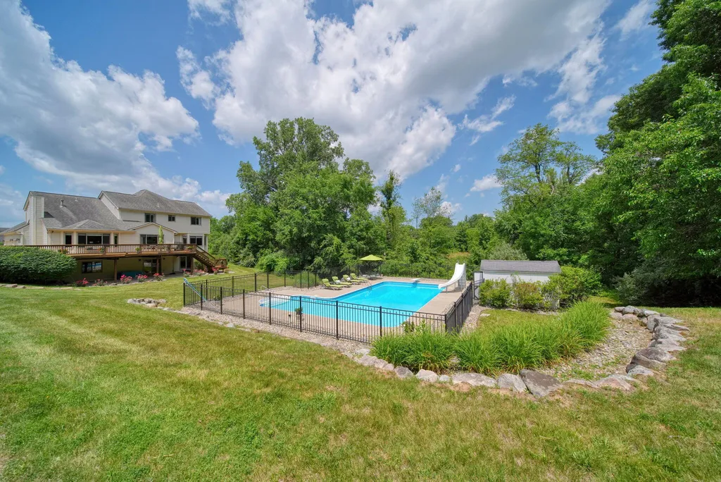 4735 Kalmbach Road Sylvan Township MI 48118