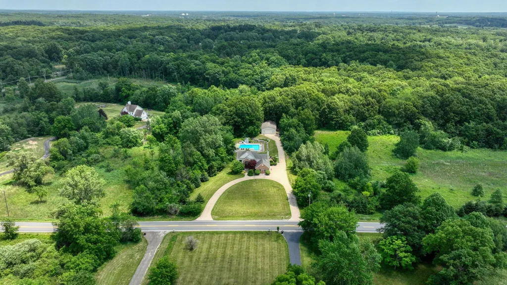 4735 Kalmbach Road Sylvan Township MI 48118