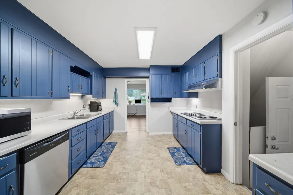 1511 Strathmoor Lane Summit Township MI 49203