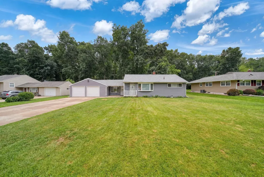 1511 Strathmoor Lane Summit Township MI 49203