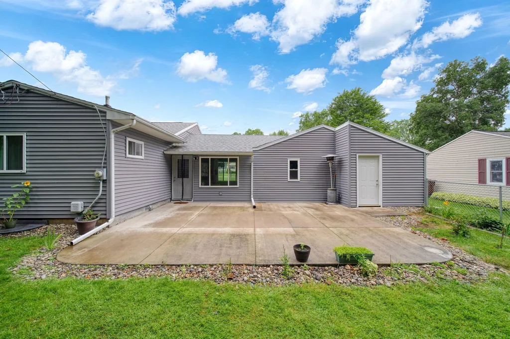 1511 Strathmoor Lane Summit Township MI 49203