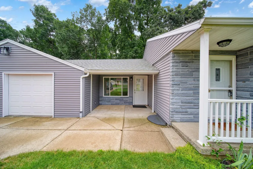 1511 Strathmoor Lane Summit Township MI 49203