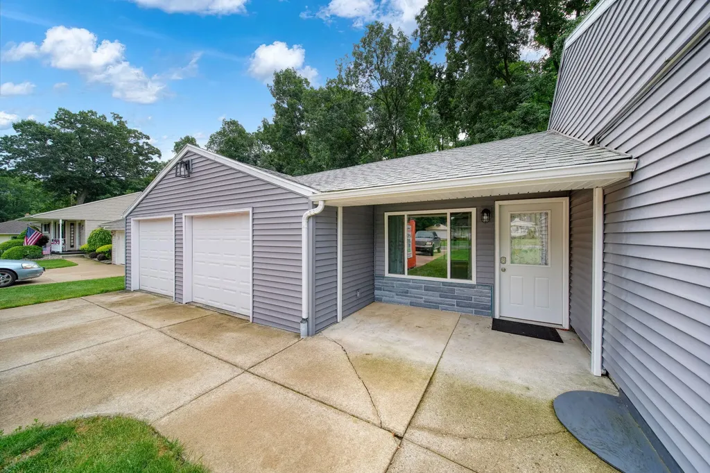 1511 Strathmoor Lane Summit Township MI 49203
