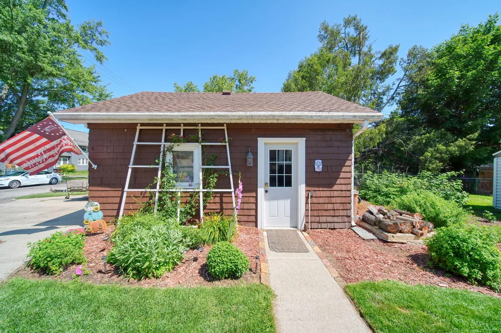 516 Harwood Street Jackson City MI 49203