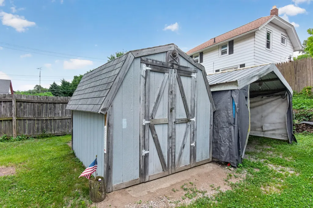 305 Watts Street Blackman Charter Township MI 49203