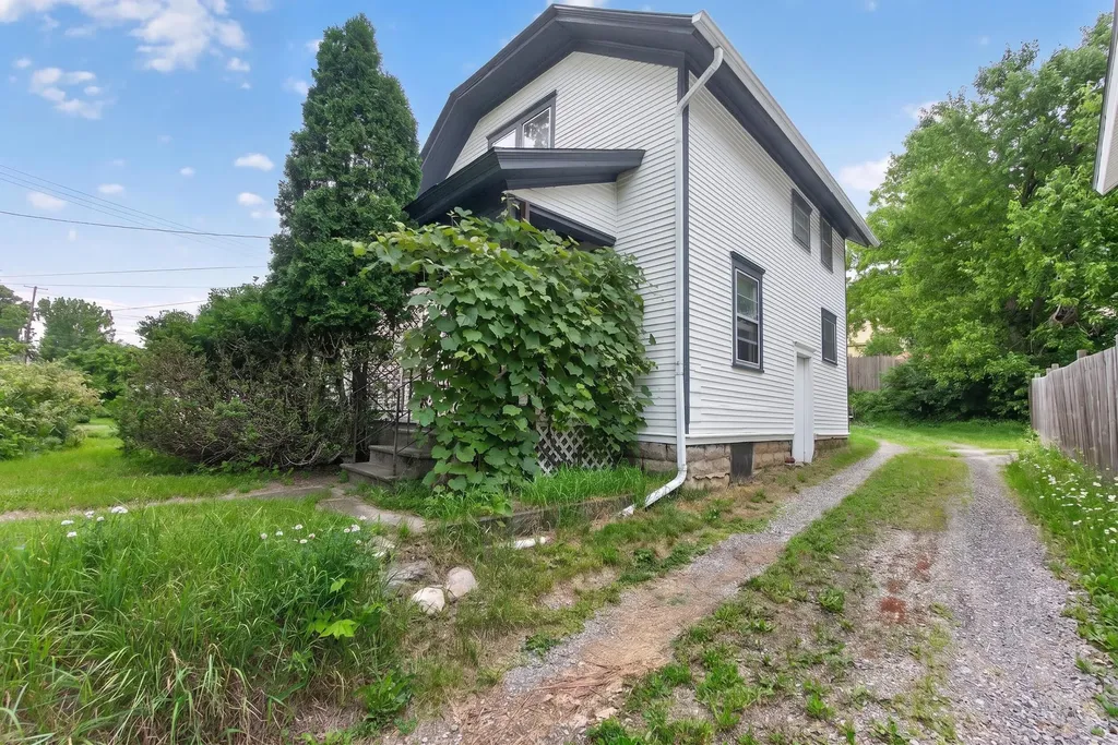305 Watts Street Blackman Charter Township MI 49203