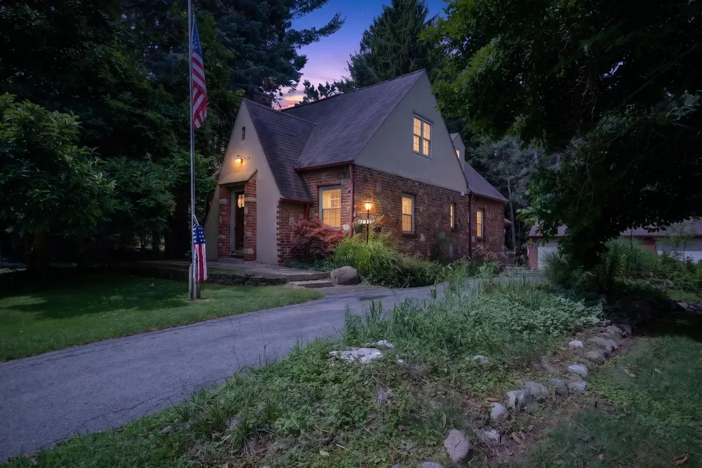 1320 Warren Avenue Summit Township MI 49203