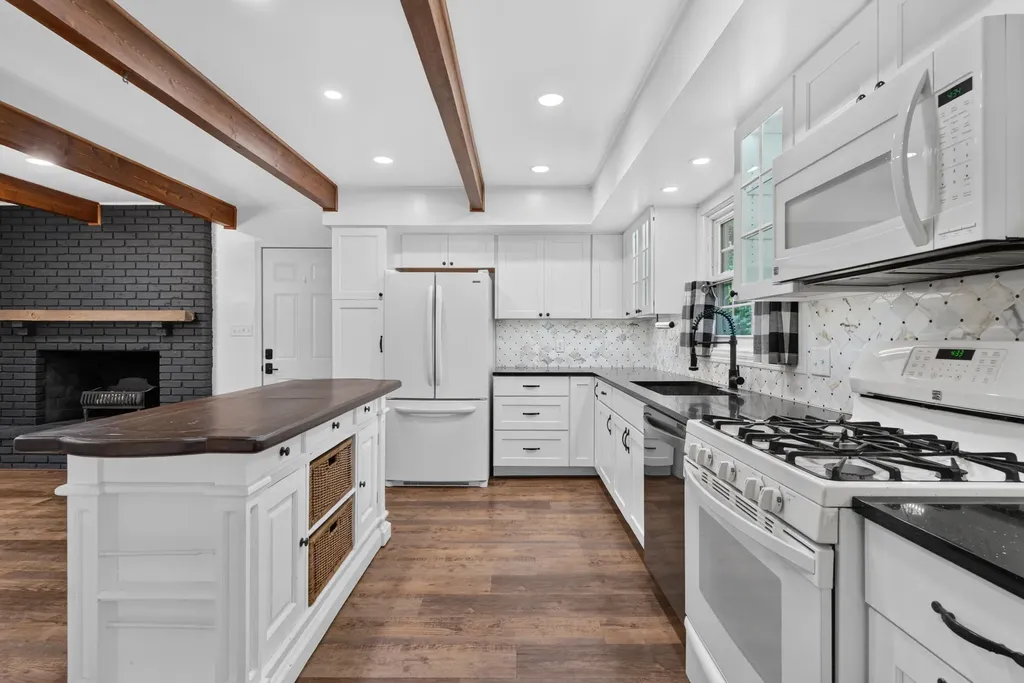 3129 Happy Valley Road Summit Township MI 49203