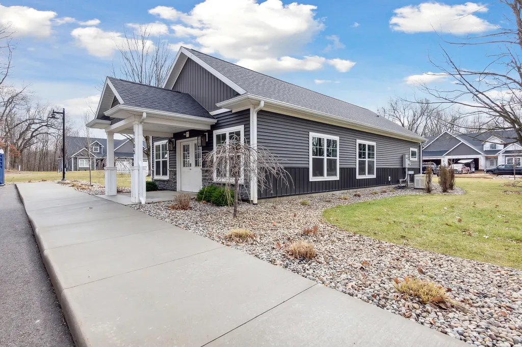 1140 Lochaven Circle Hillsdale Township MI 49242
