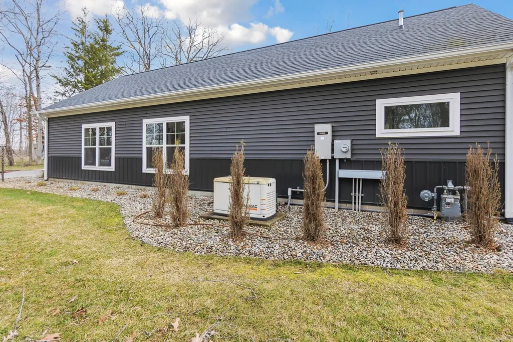 1140 Lochaven Circle Hillsdale Township MI 49242