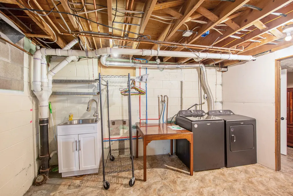 1520 Lamphere Street Hillsdale Township MI 49242