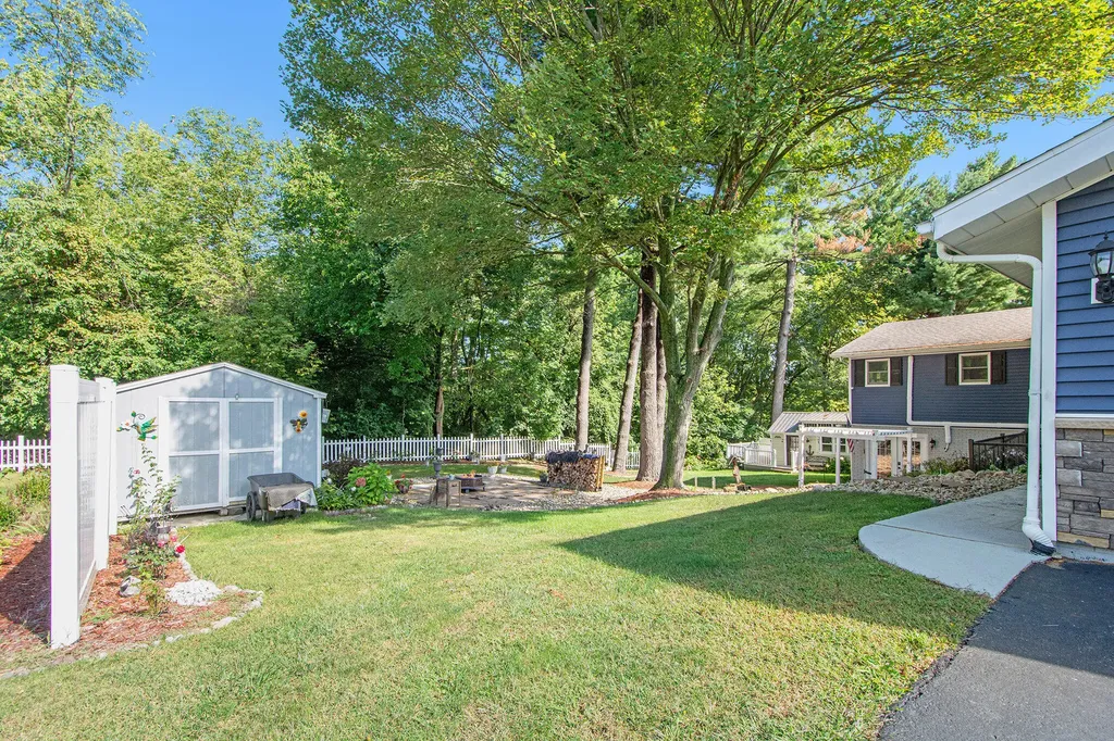 1520 Lamphere Street Hillsdale Township MI 49242
