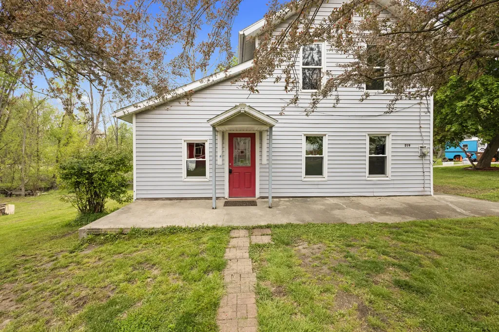 219 Water Street Jonesville City MI 49250