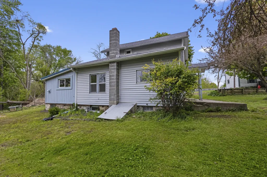 219 Water Street Jonesville City MI 49250