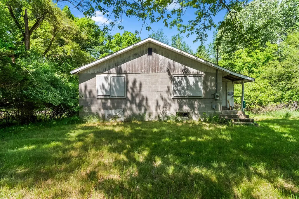 10 S Wolcott Street Hillsdale City MI 49242