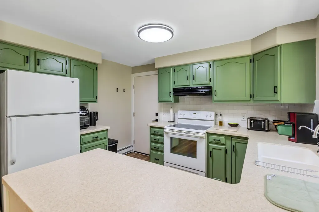 65 W Hallett Street Hillsdale City MI 49242