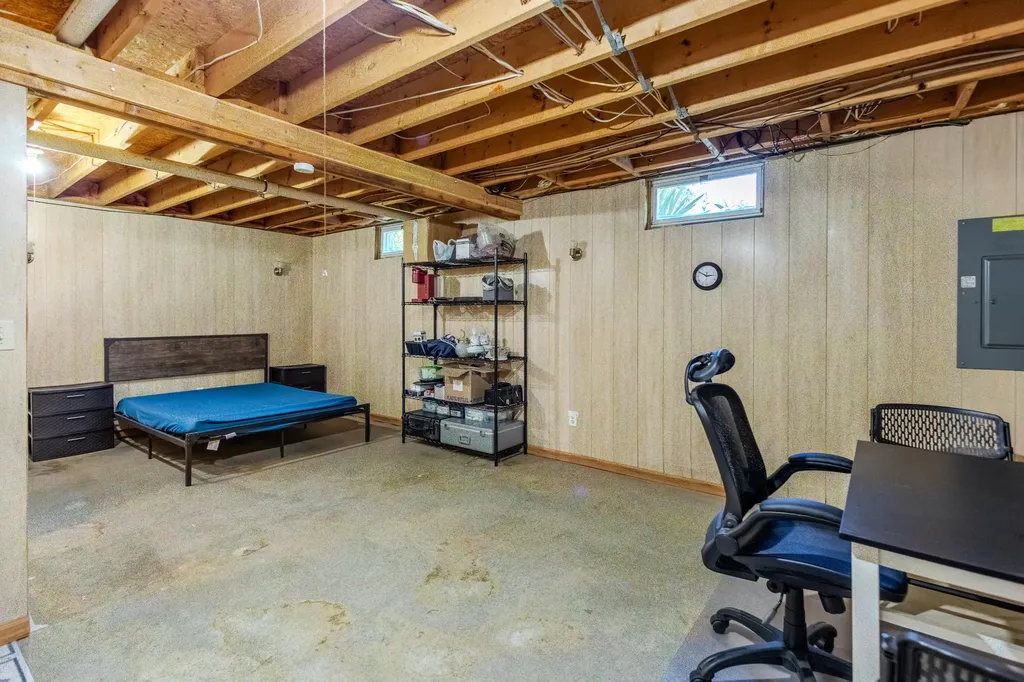 65 W Hallett Street Hillsdale City MI 49242
