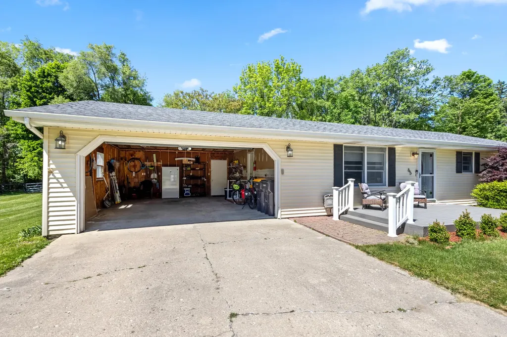 65 W Hallett Street Hillsdale City MI 49242
