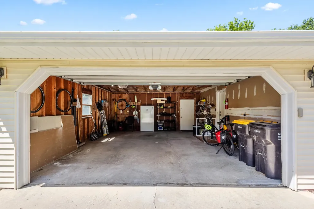 65 W Hallett Street Hillsdale City MI 49242