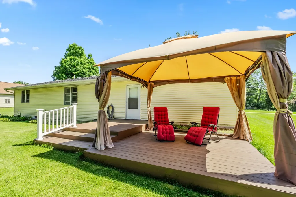 65 W Hallett Street Hillsdale City MI 49242
