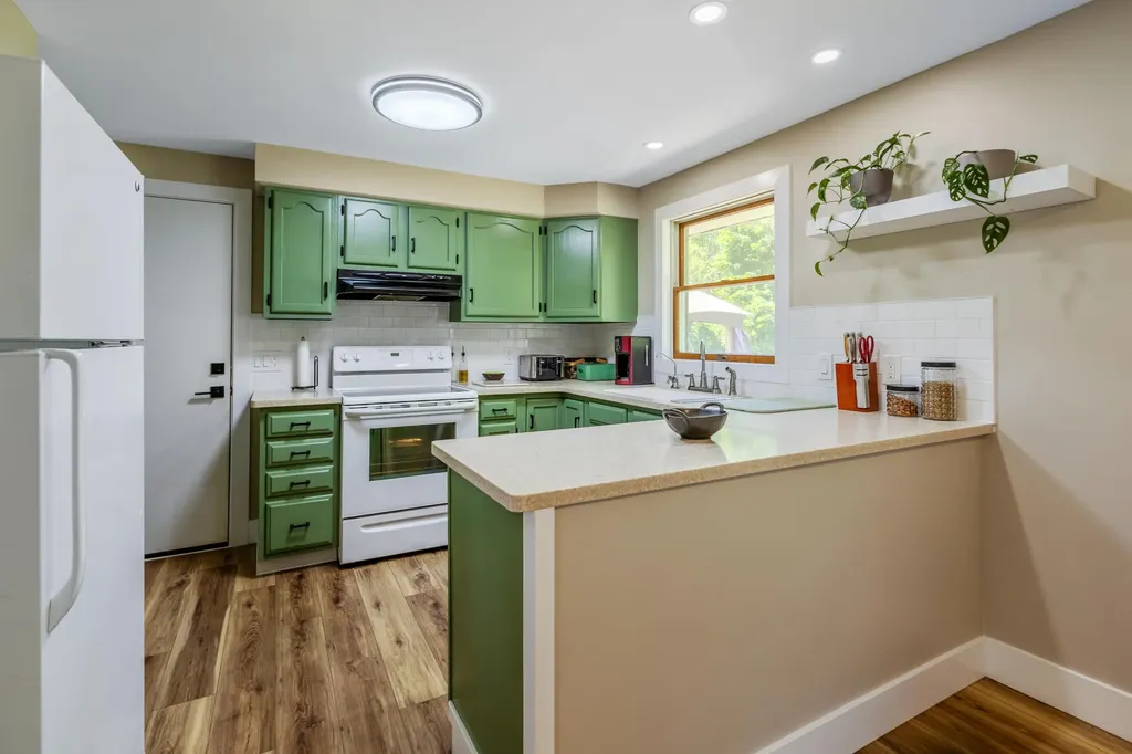 65 W Hallett Street Hillsdale City MI 49242