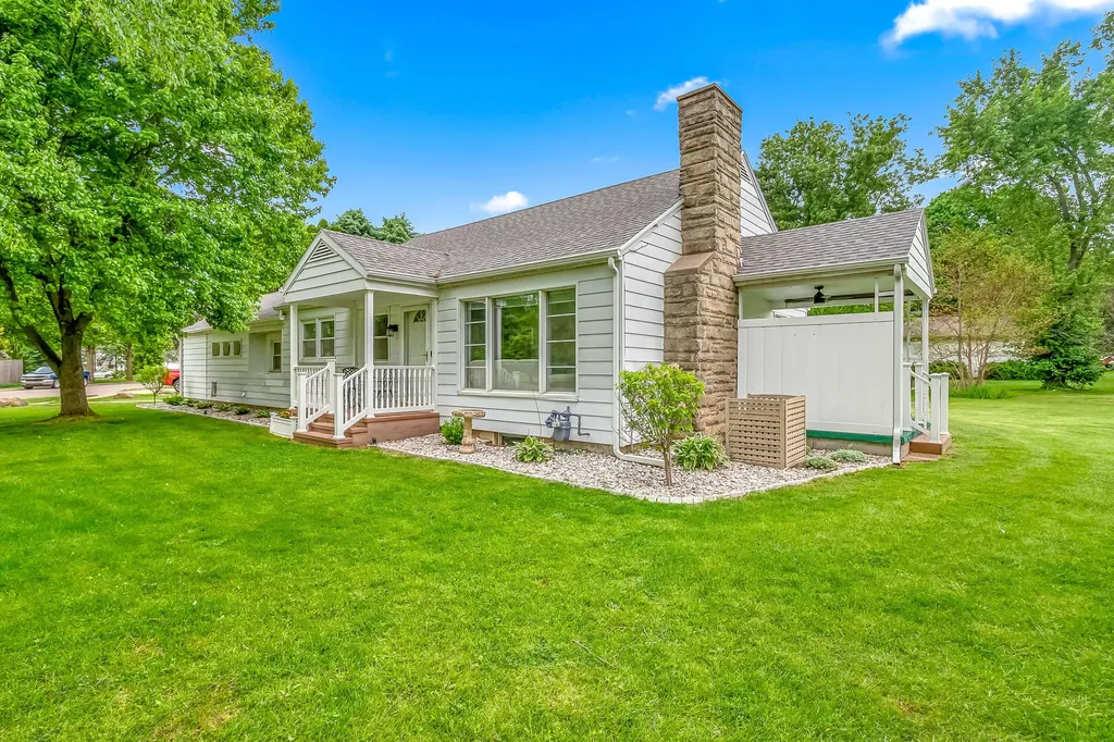 529 East Street Jonesville City MI 49250