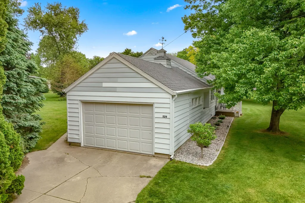 529 East Street Jonesville City MI 49250