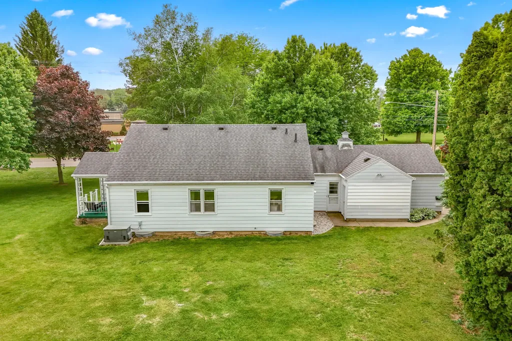 529 East Street Jonesville City MI 49250