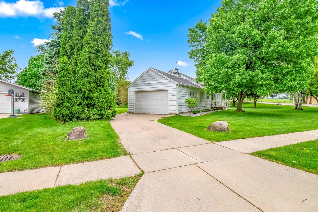 529 East Street Jonesville City MI 49250