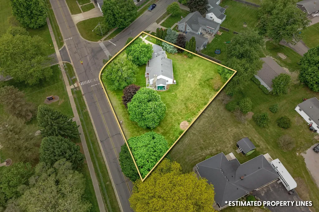 529 East Street Jonesville City MI 49250