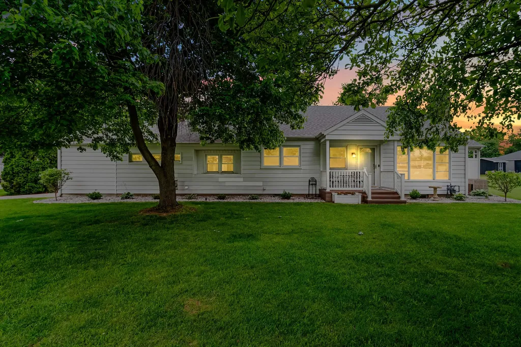 529 East Street Jonesville City MI 49250