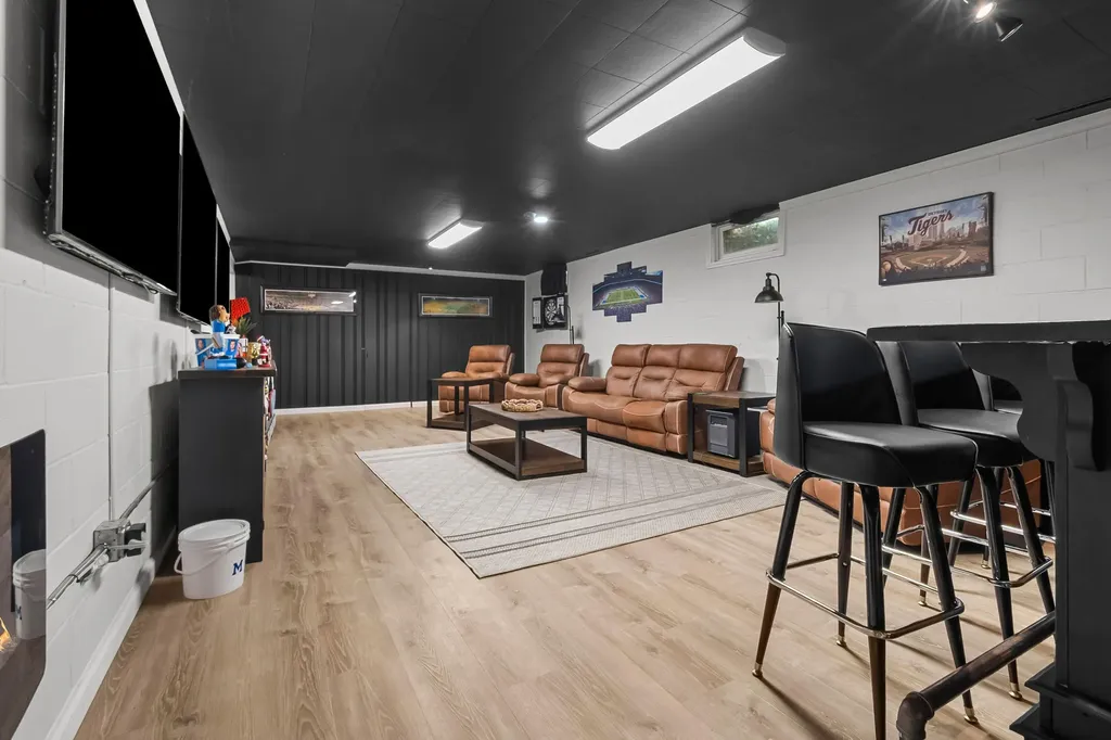 529 East Street Jonesville City MI 49250