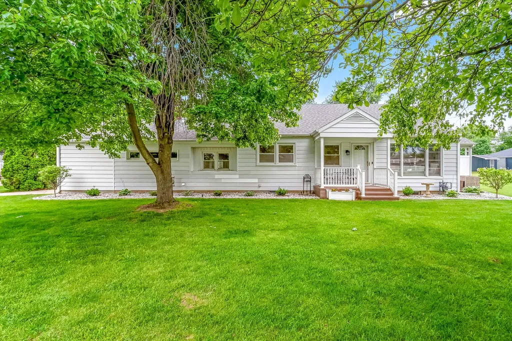 529 East Street Jonesville City MI 49250