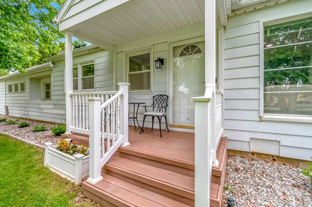 529 East Street Jonesville City MI 49250