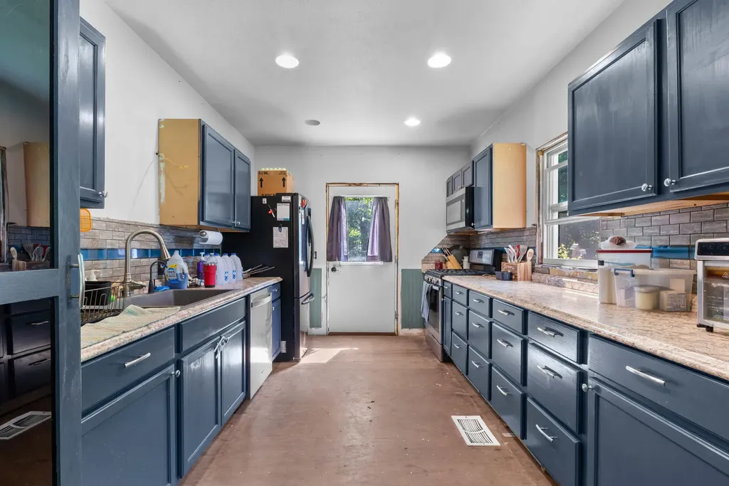 119 S Manning Street Hillsdale City MI 49242