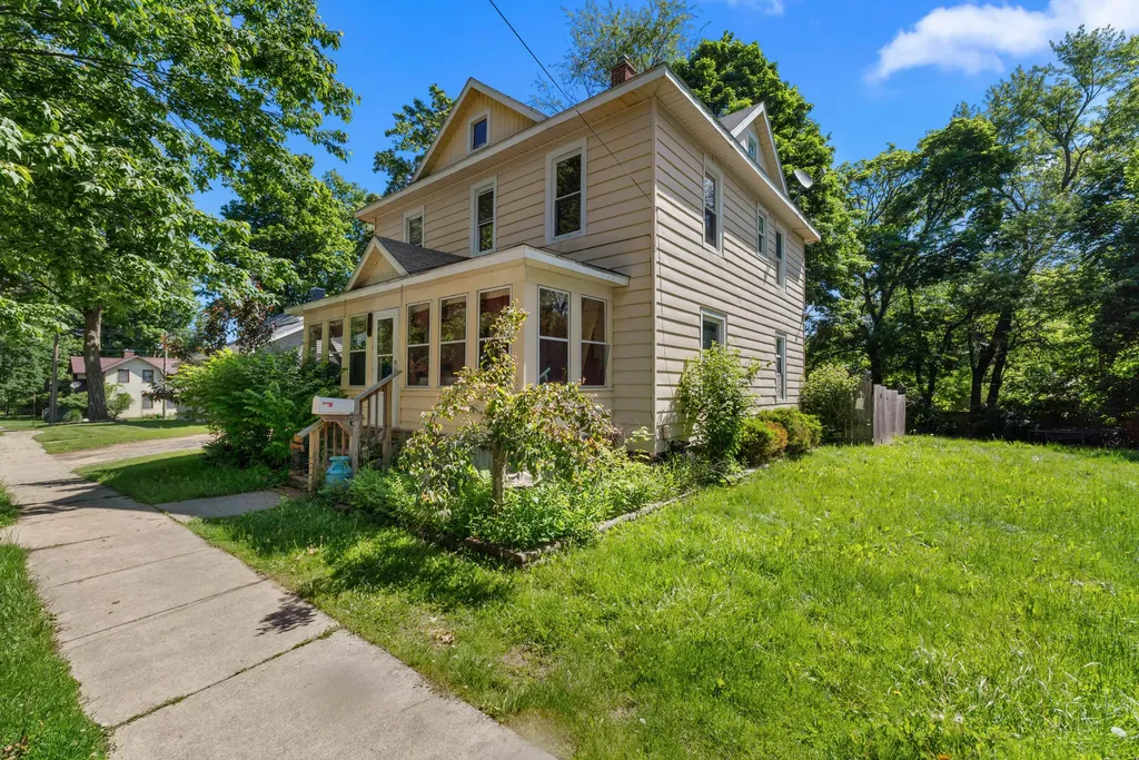 119 S Manning Street Hillsdale City MI 49242