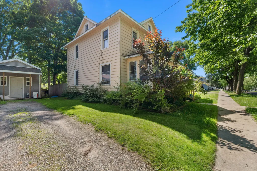 119 S Manning Street Hillsdale City MI 49242