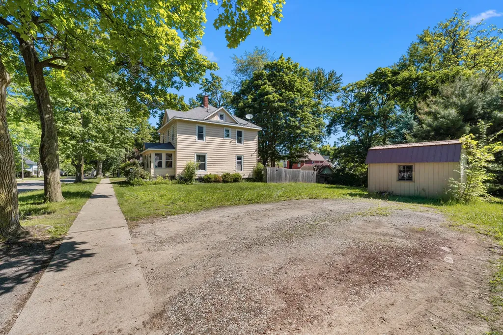 119 S Manning Street Hillsdale City MI 49242