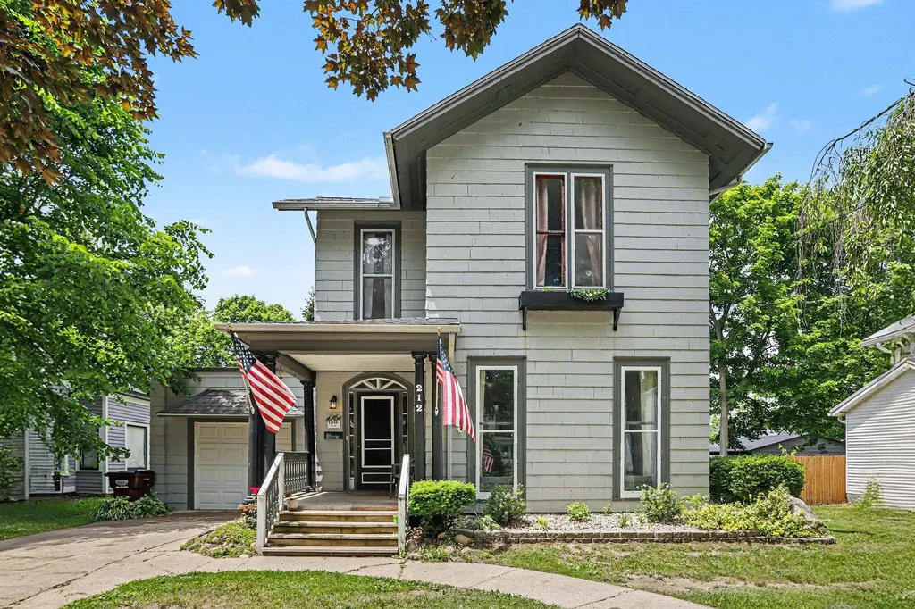 212 Grove Street Hudson City MI 49247