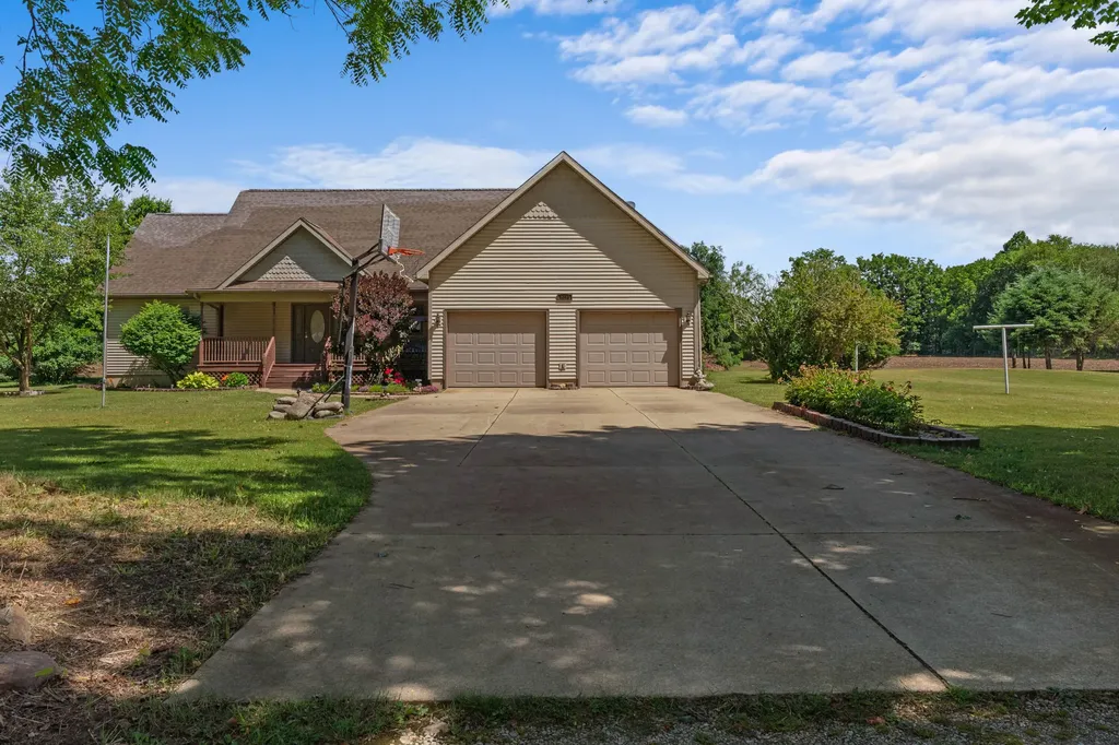 1016 Lukesport Road Quincy Township MI 49082