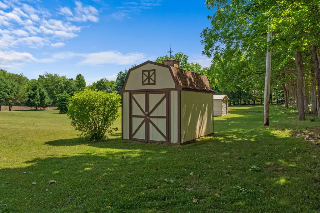 1016 Lukesport Road Quincy Township MI 49082
